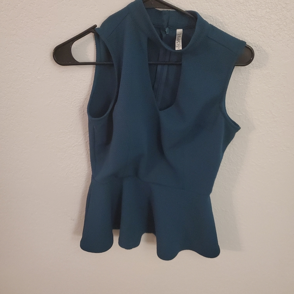 Almost new Forest green work top